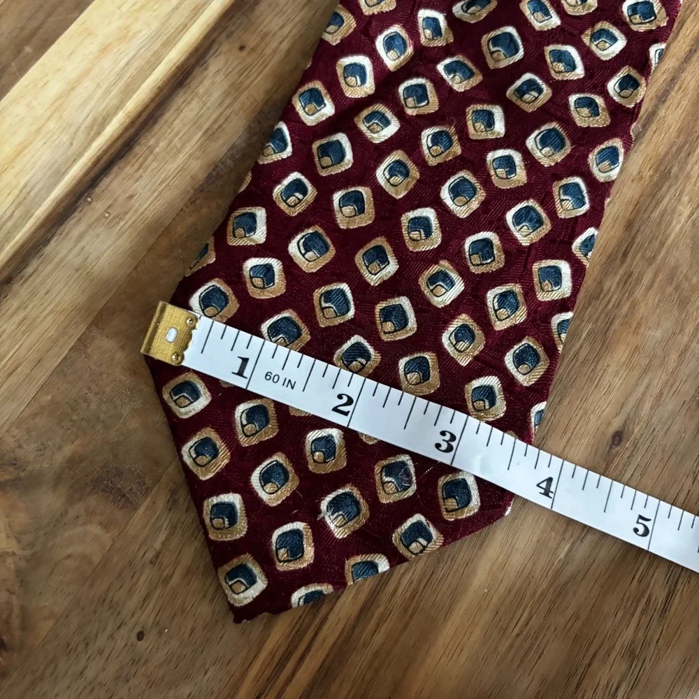 Lands' End Classic Men's Necktie Burgundy Medallion Pattern 100% Silk W3.5